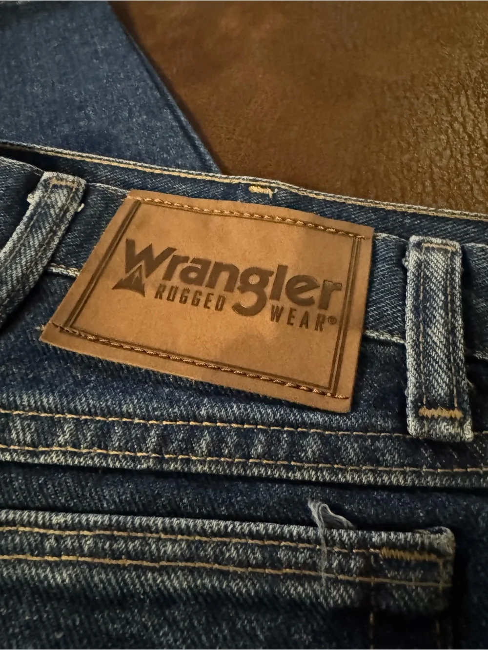 Men’s Wrangler Rugged Wear Medium Blue Straight Leg Jeans Sz 36 x 32 Like New!
